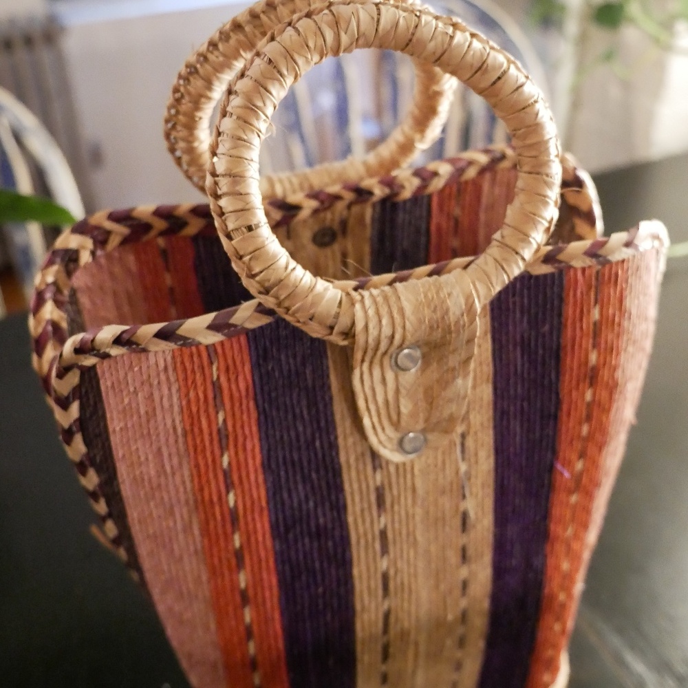 Woven summer bag with handles
